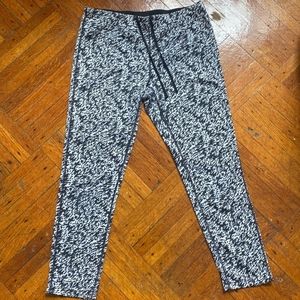Nike Dri-Fit athletic tennis yoga leggings abstract leopard camo print